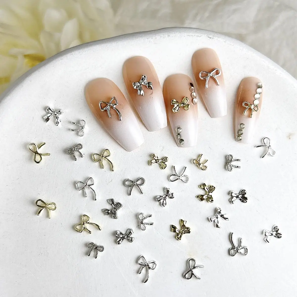 30 Pezzi Fiocchi in Nastro di Lusso Leggero, Charms per Unghie in Lega, Fiocchi 3D Intagliati, Decorazioni per Nail Art Fai da Te, Unghie Stile Francese