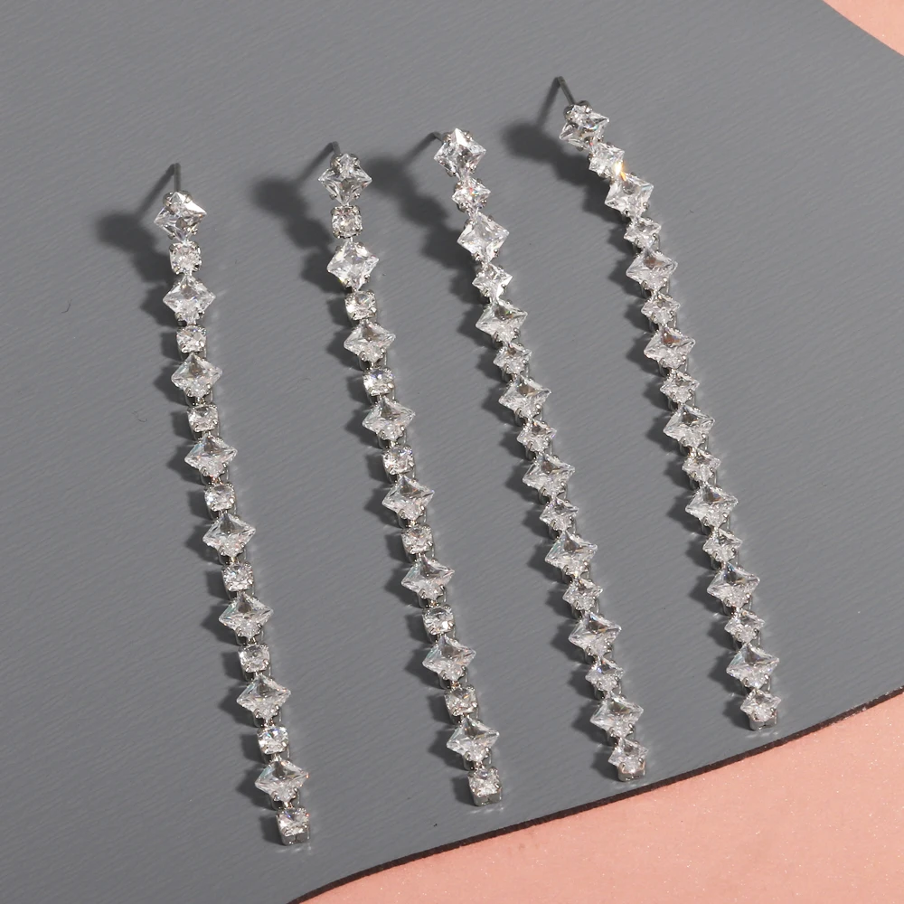 Glänzender weißer Zirkonia, funkelnder Bling, Hochzeit, Eleganz, Damenschmuck, baumelnde Quaste, Tenniskette, Tropfenohrring
