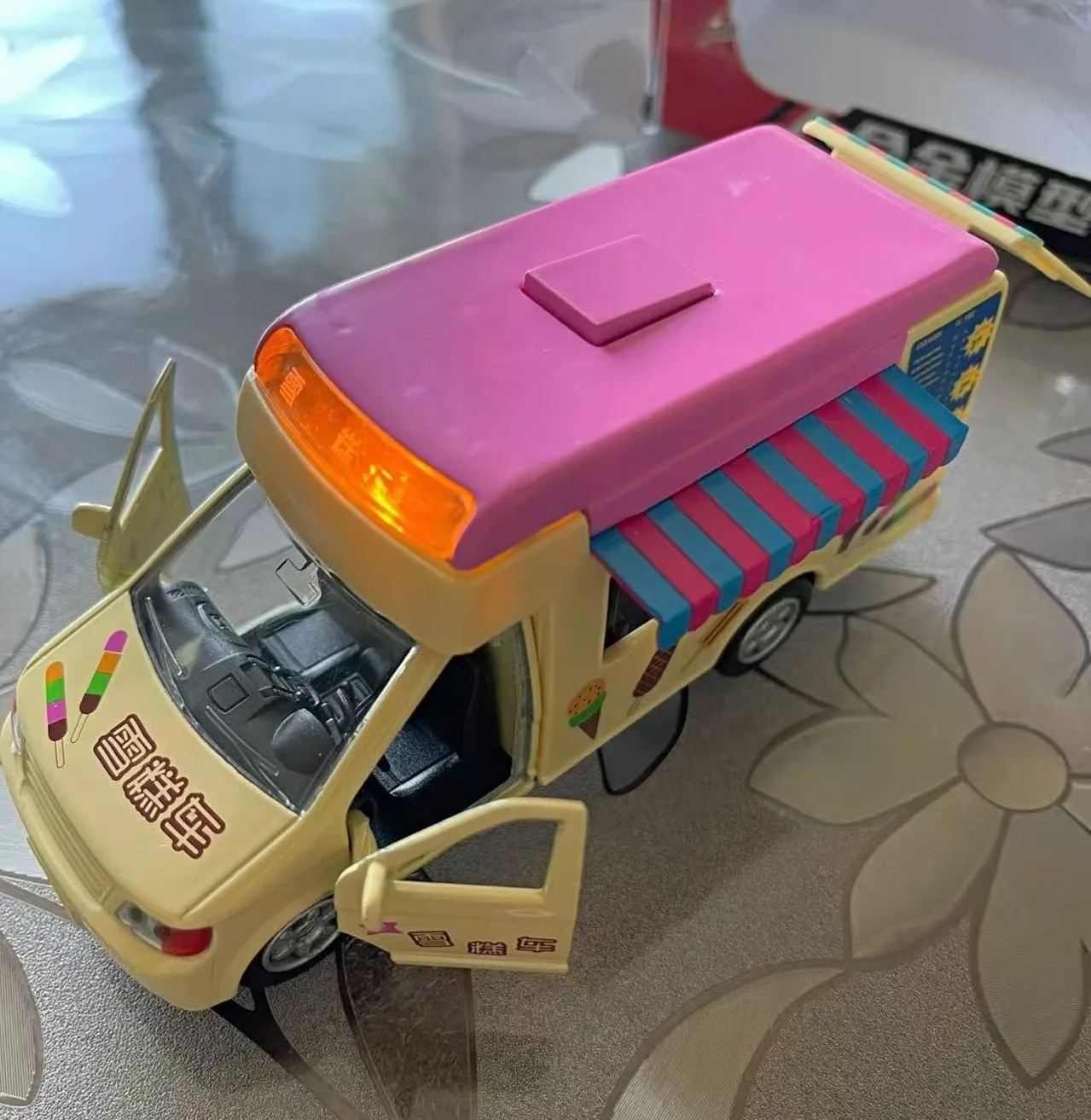 1:32 Simulation ice cream truck Food truck store toy alloy model Sound and Light car pull-back vehicle kids baby gift