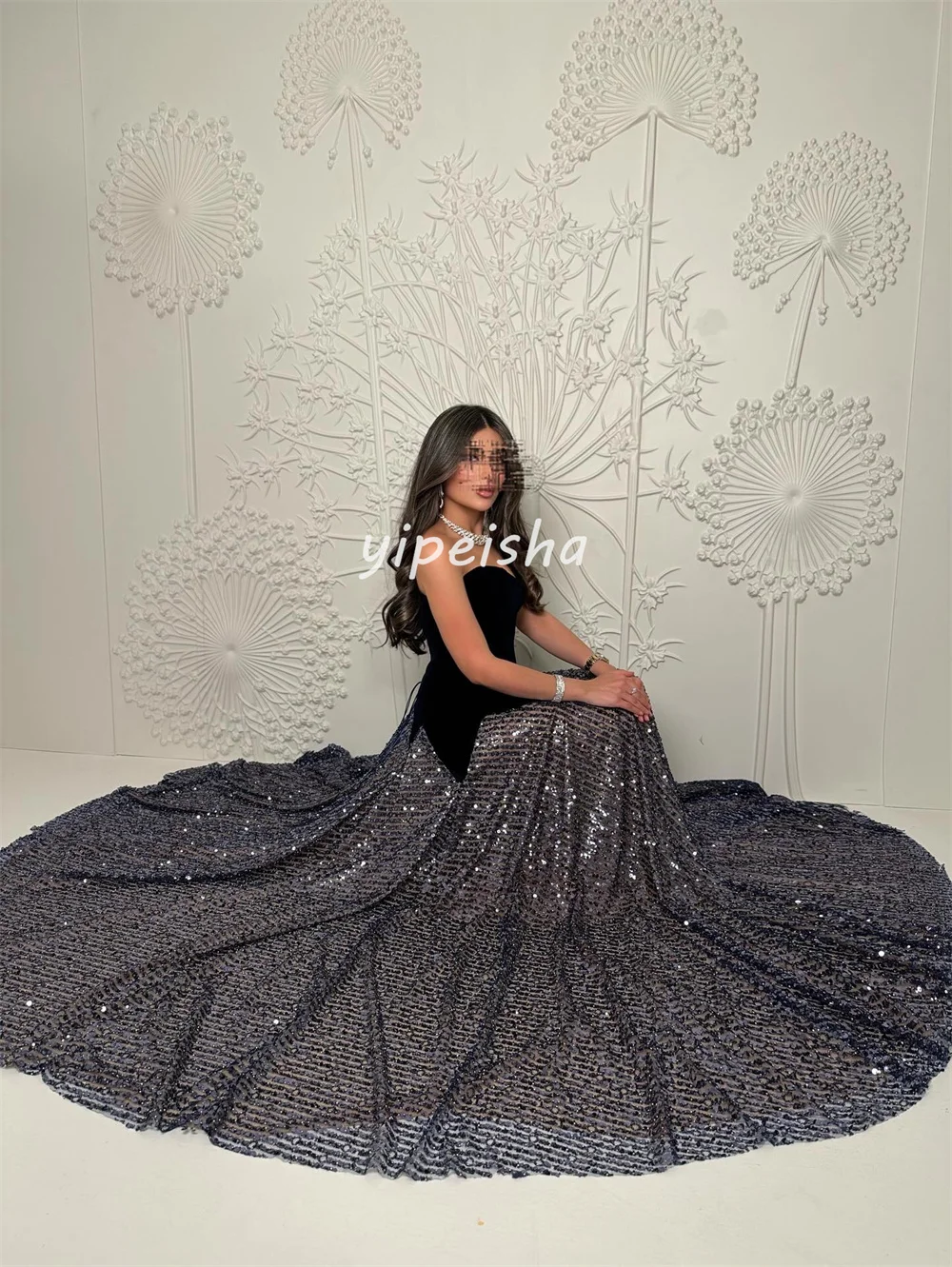 Personalizado intrincado brillo plisado acanalado drapeado rebordear lentejuelas una línea sin tirantes vestidos largos vestidos de noche estilo chino