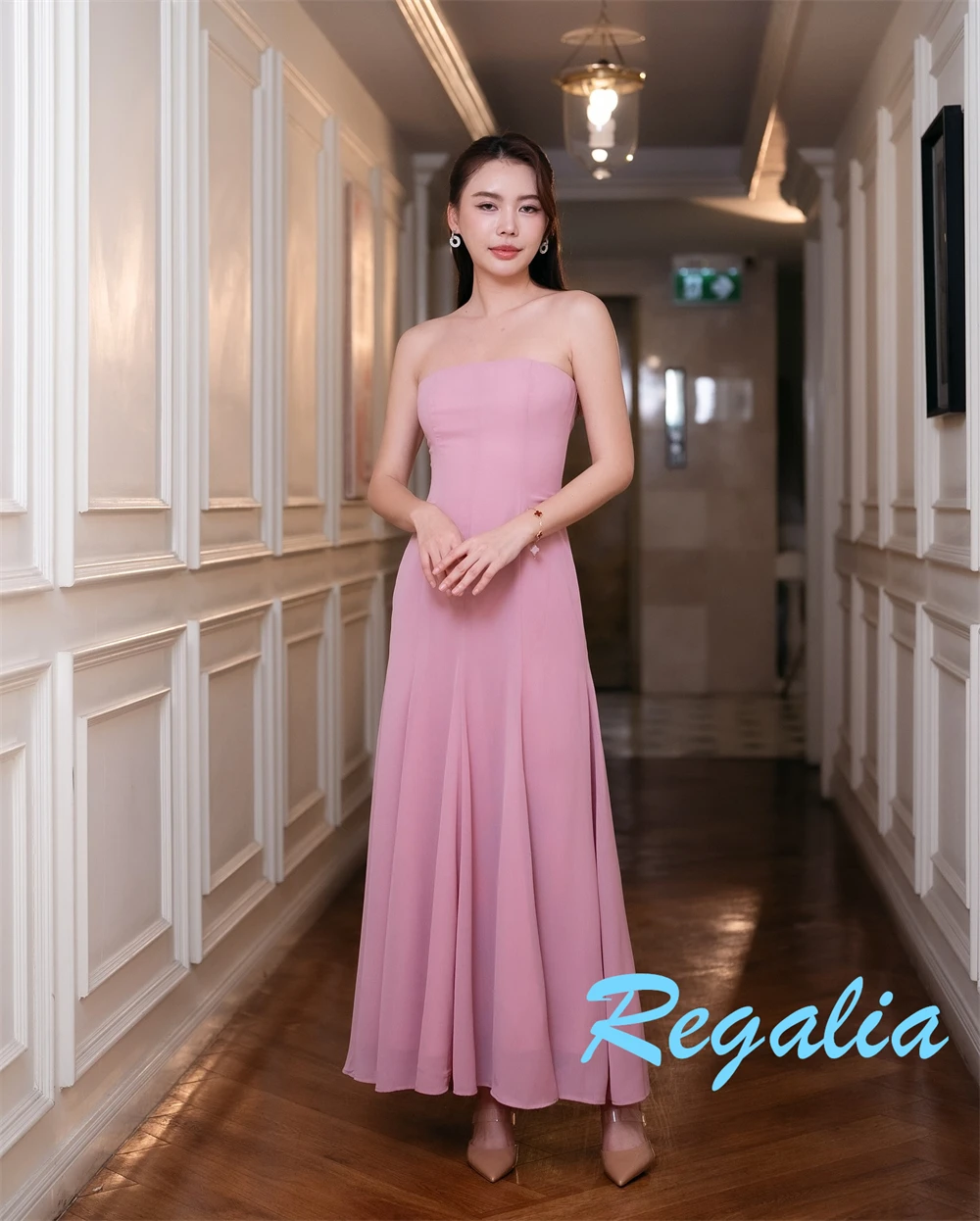 Robes de soirée en mousseline de soie rose personnalisées, élégantes, sans bretelles, sans manches, robes de célébrité, robes d'occasion spéciale de tempérament