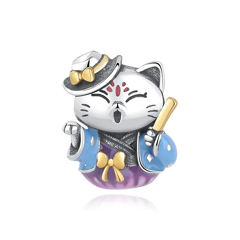 옅은 분홍빛이 도는 회색