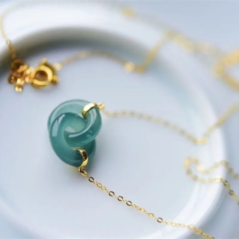Natural Chalcedony Green Pendant Interlocking Necklace for Women Elegant Luxury Jewelry Suitable for Gifts At Dinner Parties