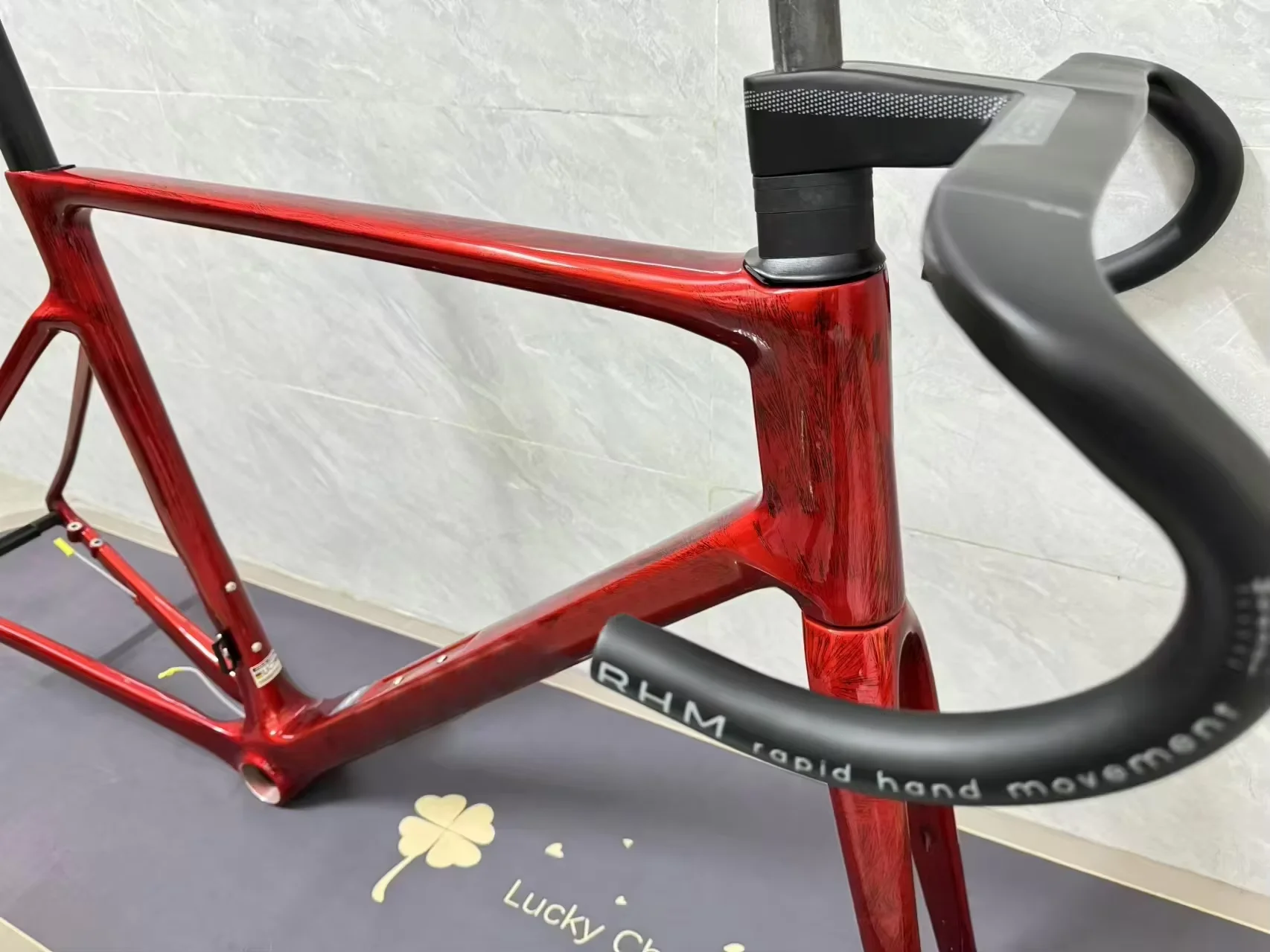 

Freezes crack red color UD glossy carbon bike disc V4RS bicycle carbon frame T1000 T47 China frame 420-570mm +handlebar