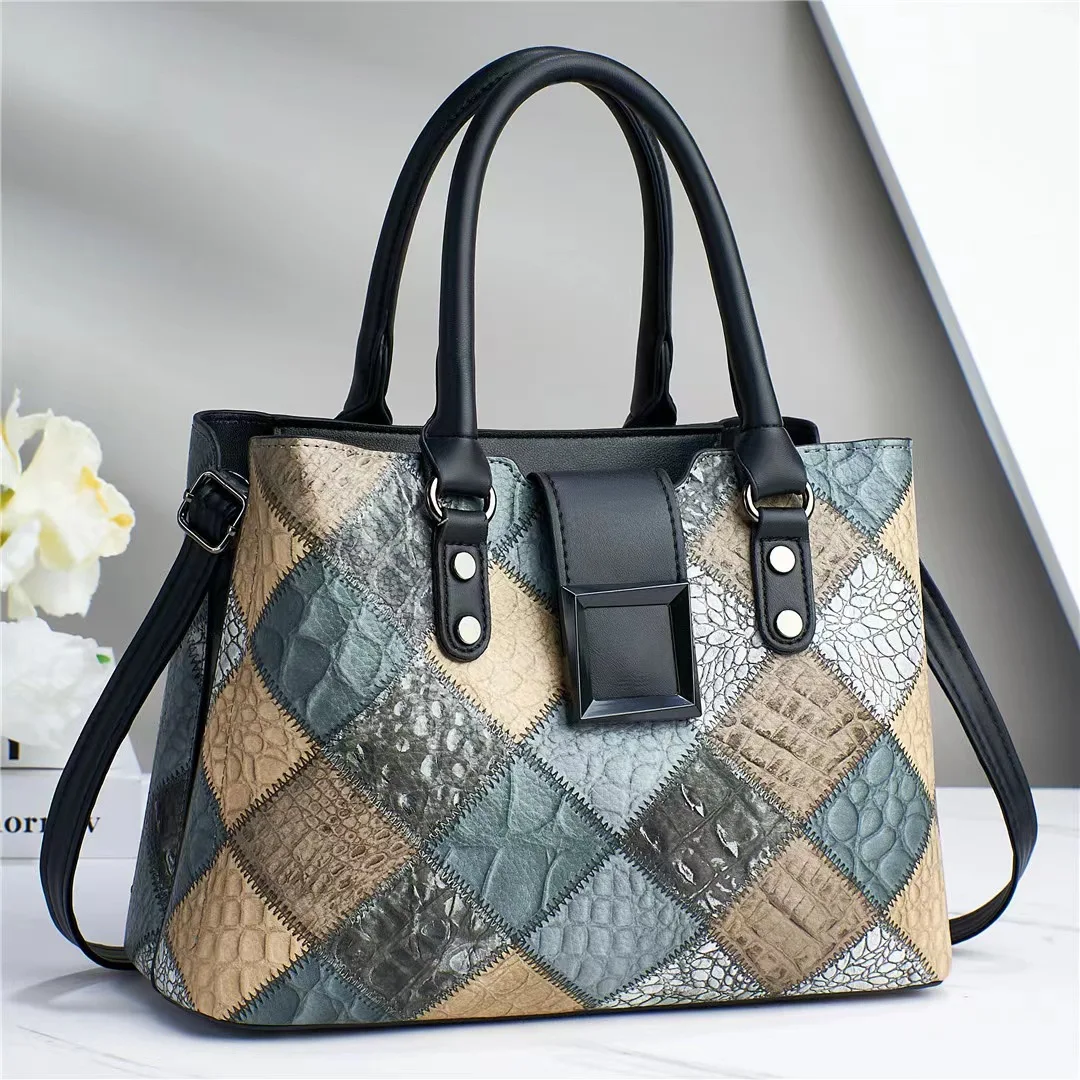 Fashionable Shoulder Bag for Women with Large Capacity and Professional Appearance for Business Gatherings