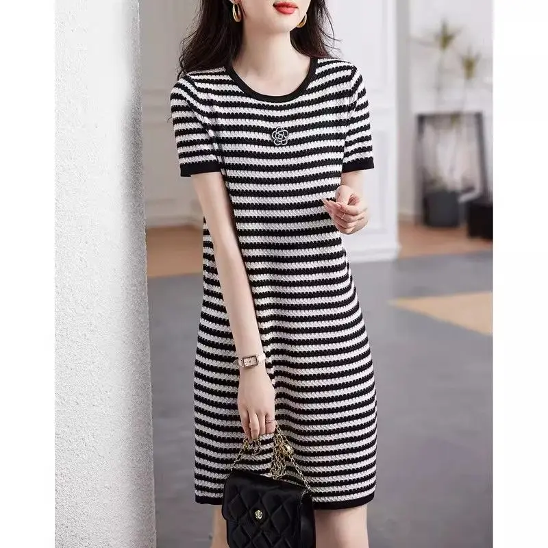 Robe élégante dames mode rayé t-shirt robe été tout-match Floral ample col rond manches courtes robe mi-longue robes pour femmes