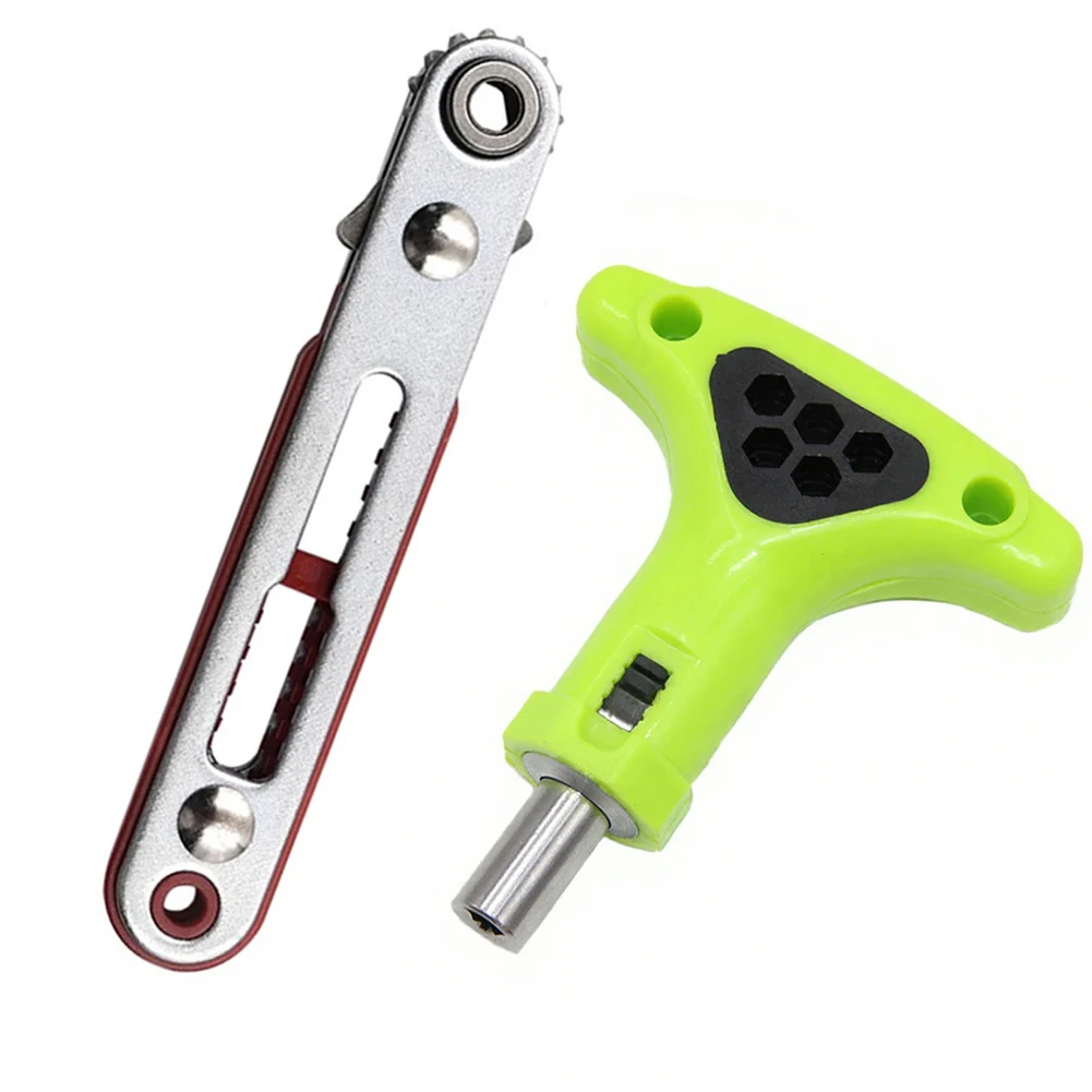 

Т-образный гаечный ключ с магнитным держателем для бит и 5 отверстиями для хранения бит, двусторонний механизм для быстрого закручивания винтов.