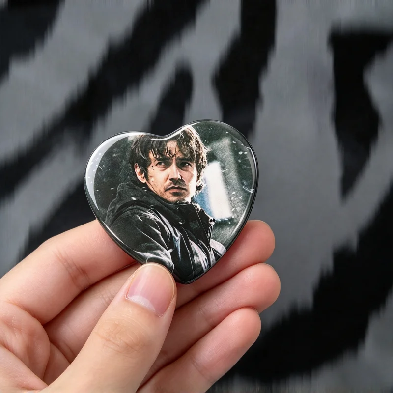 Resident Evil BrYan RE Heart Button Badge Glossy Tinplate Pin Brooch Fan Merch Heart Shaped Lapel Pin Itabag Decor Gift for Game