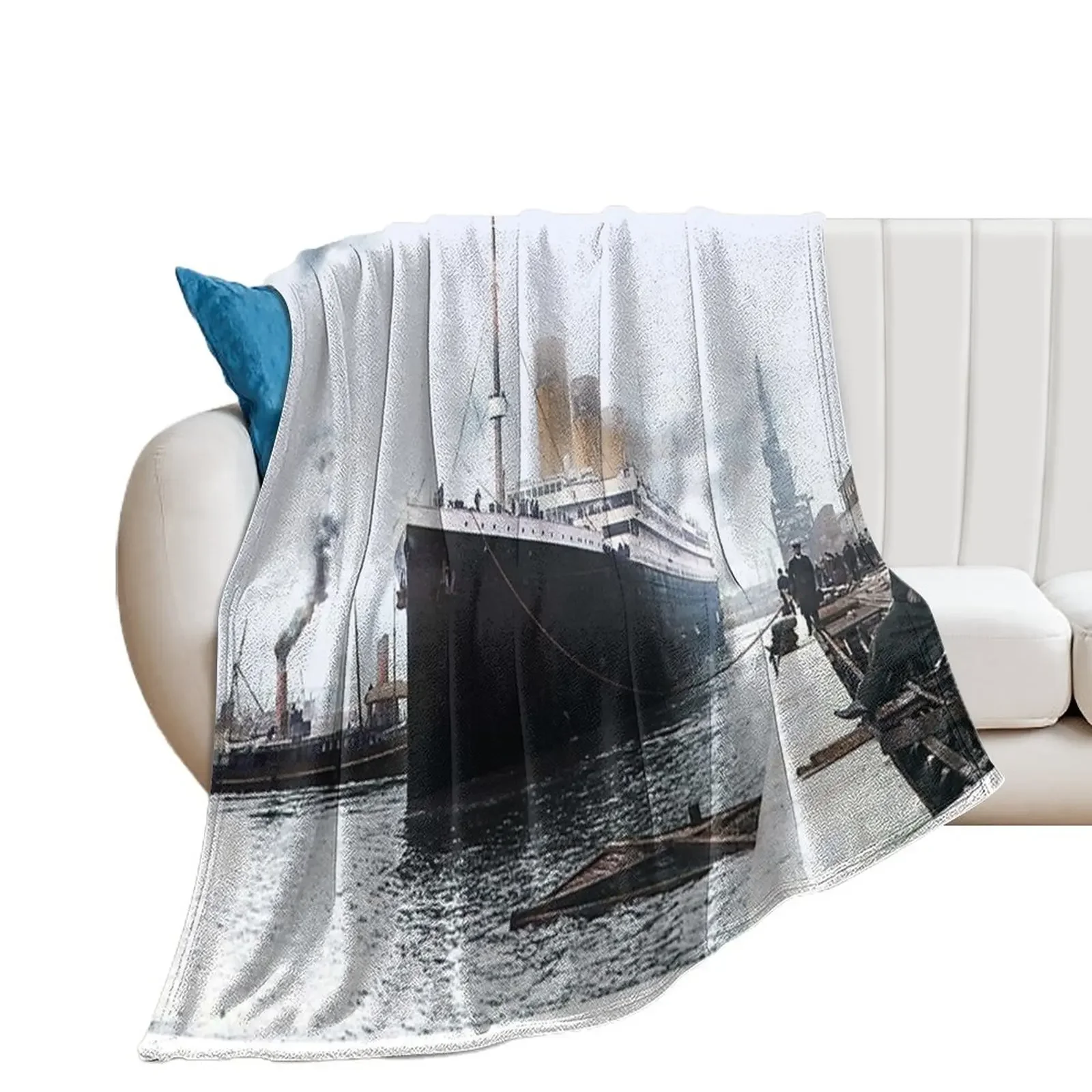 Titanic prepares to leave port, 1912 Throw Blanket Flannel Fabric Sleeping Bag Plaid on the sofa Large Blankets