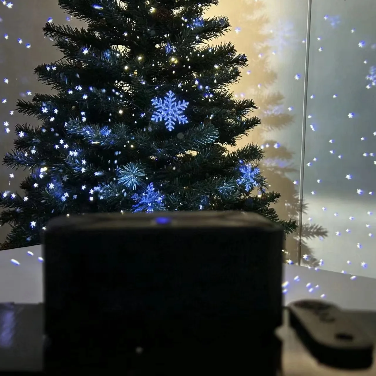 LED Scene Projector Firefly Star Snowflake Maple Leaf Light Outdoor & Indoor Christmas Projection Lamp with Remote Control