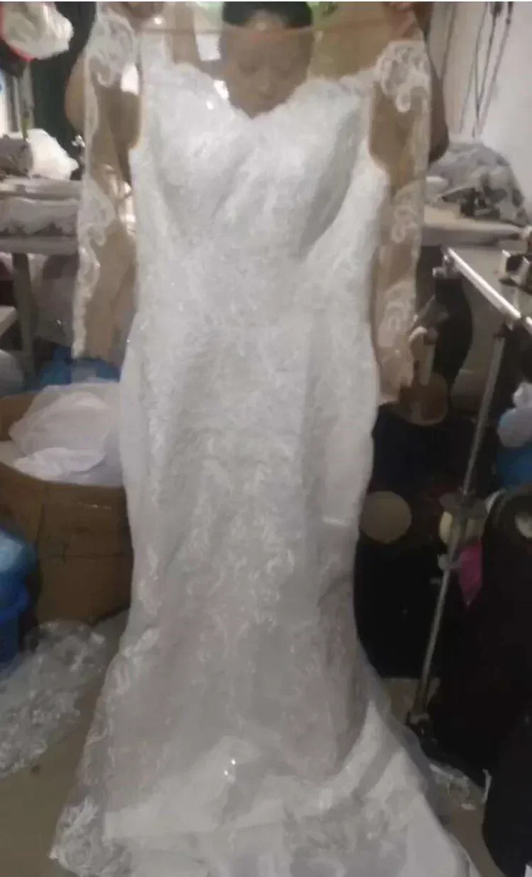Maßgeschneidertes Brautkleid mit Rundhalsausschnitt und Spitzenapplikationen, Vestidos De Novia im Landhausstil, Meerjungfrauen-Brautkleid mit langen Ärmeln