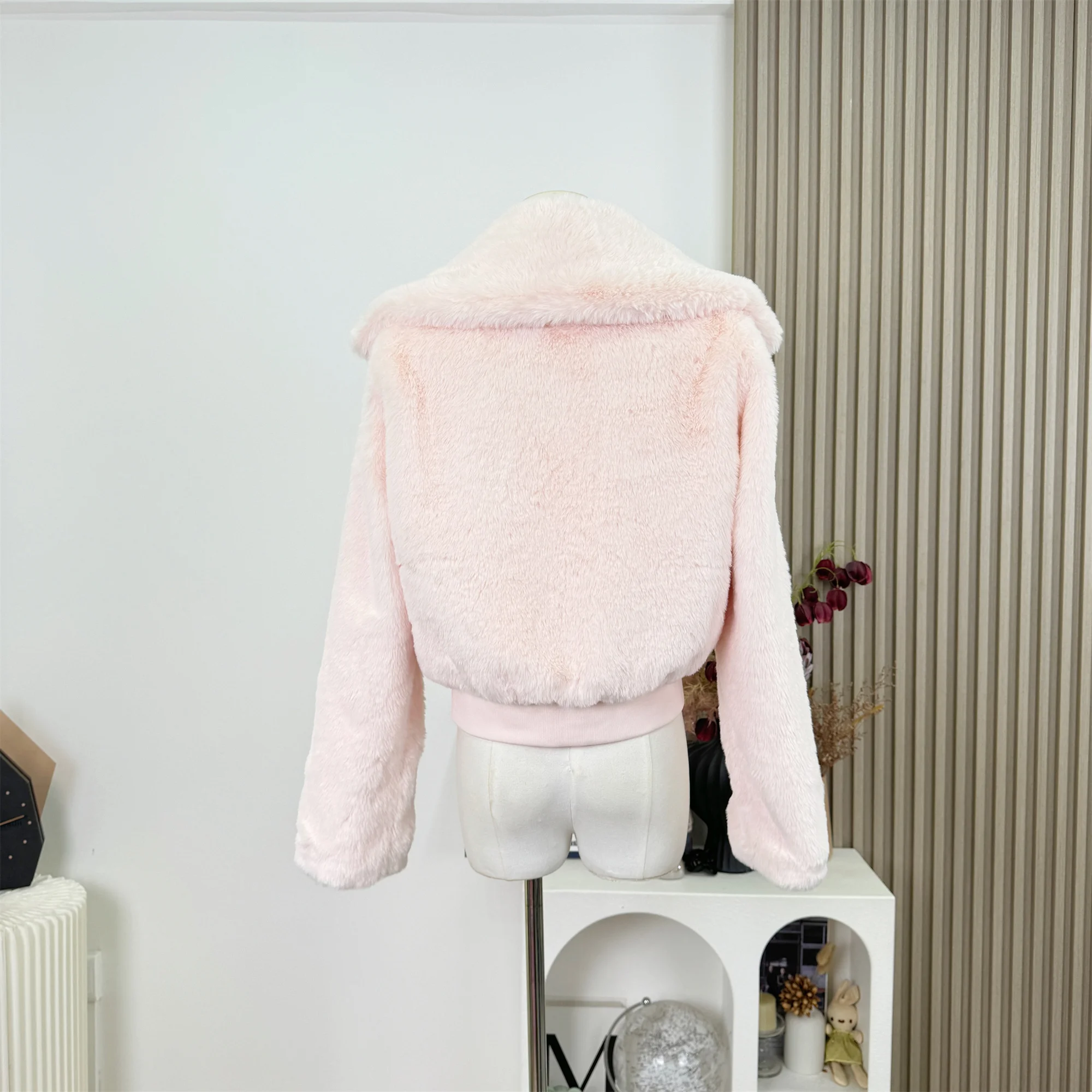 Women's Autumn Winter Faux Rabbit Hair Lovely Pink Long Sleeve Short Jacket Lady Fluffy Faux Fur Zip Up Outwear