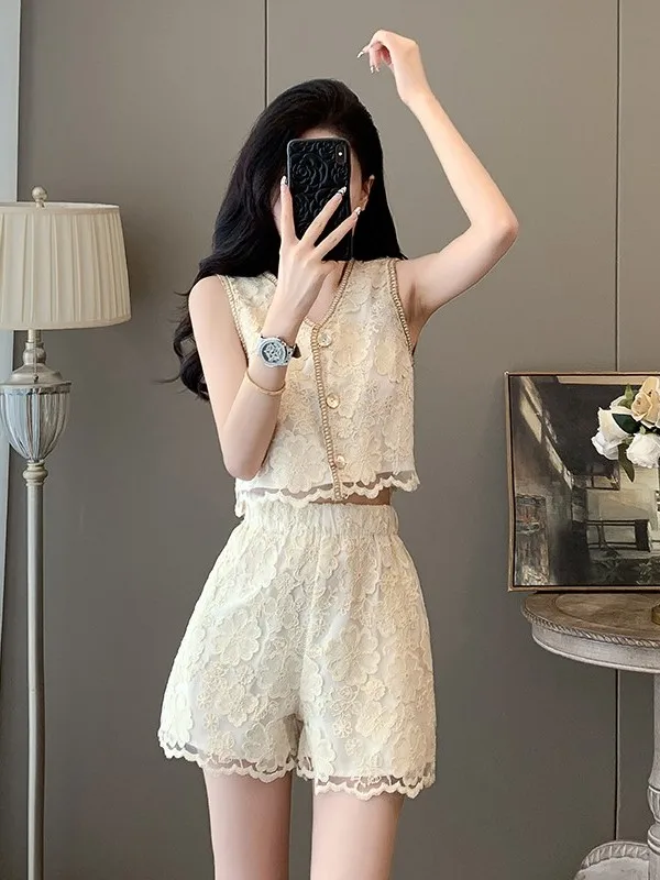 

Модный кружевной комплект из двух предметов без рукавов с V-образным вырезом: женский летний наряд премиум-класса с шортами, элегантный стиль для сестринского образа