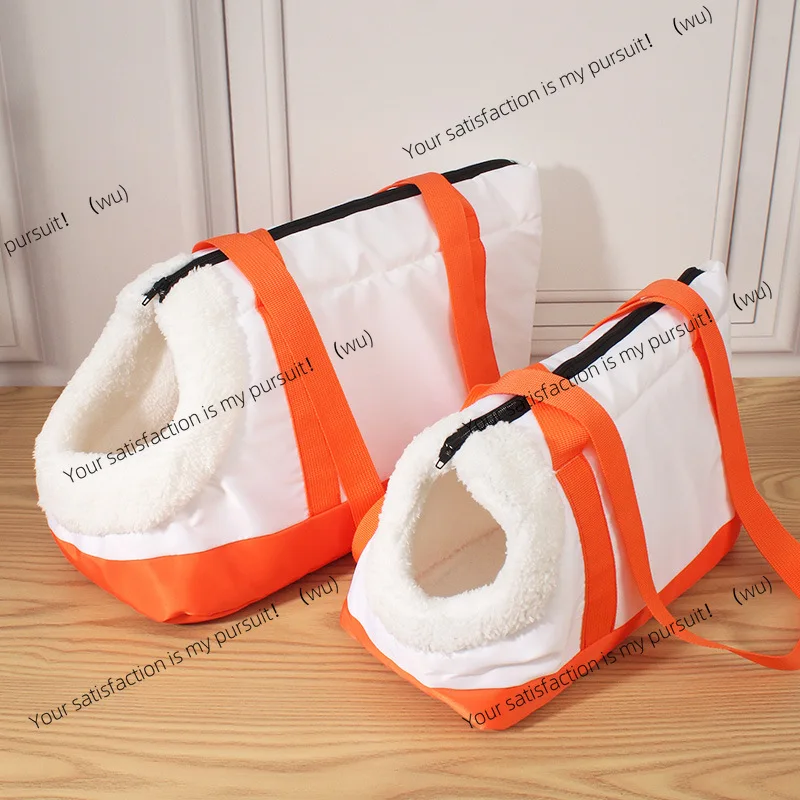 Pet dog dog going out portable bag cat concealed small body outcrop can be carried and carried travel handbag can be used in all