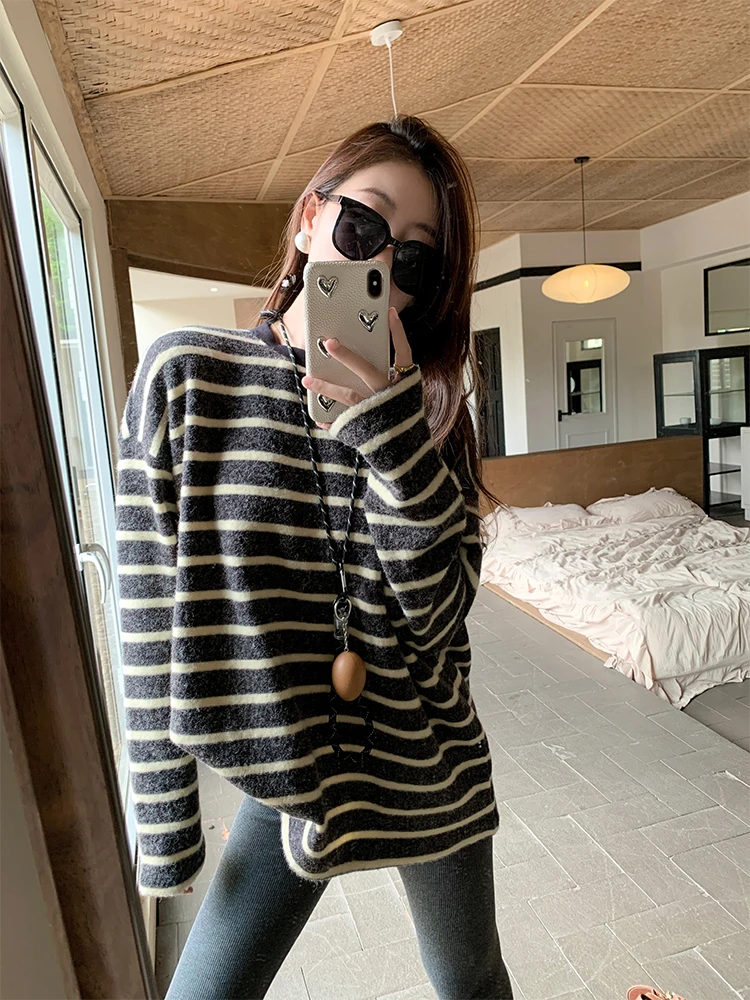 

Zeng Xiao Salted Bla White Striped Long Sve round Ne T-irt Women's Spring Slimming Base Layer irt Korean Sle