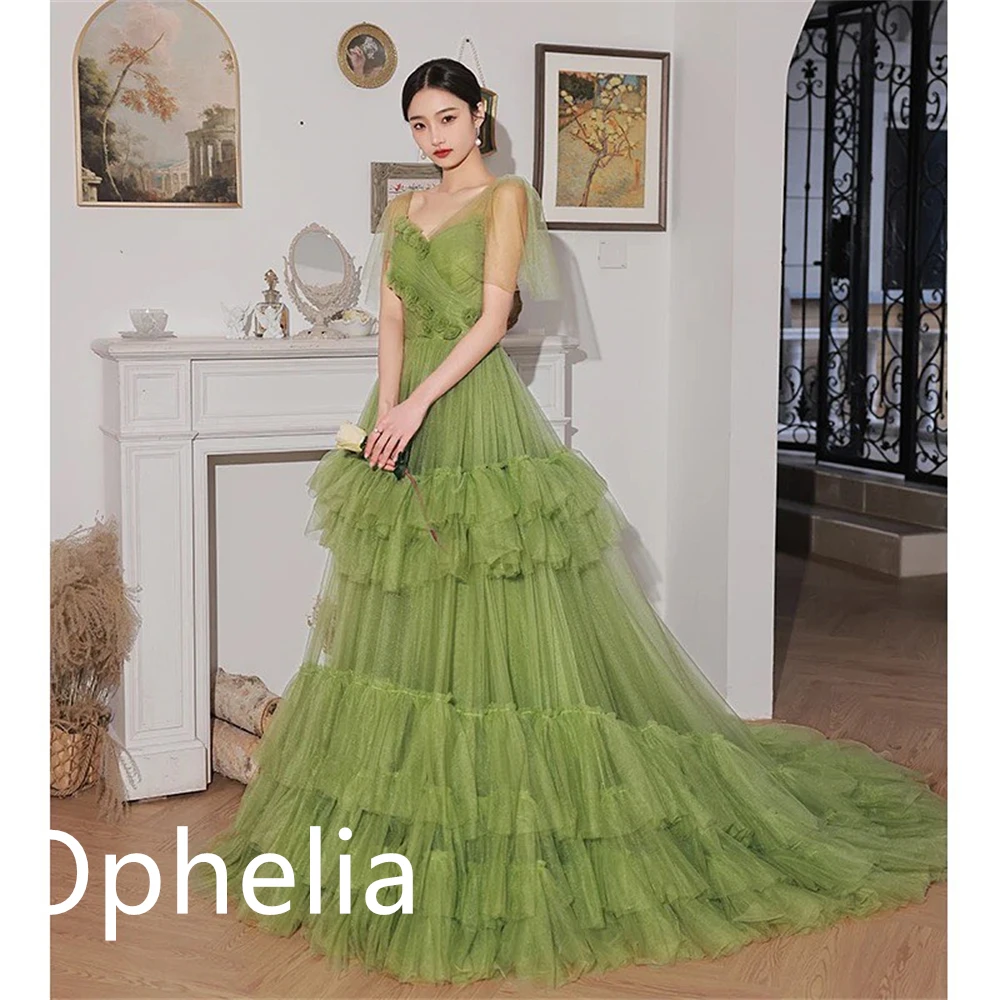 カスタマイズされた繊細なグリーンチュールイ​​ブニングドレス絶妙な V ネックノースリーブレースアップバックティアードフラワーオーダーメイドオケージョンドレス