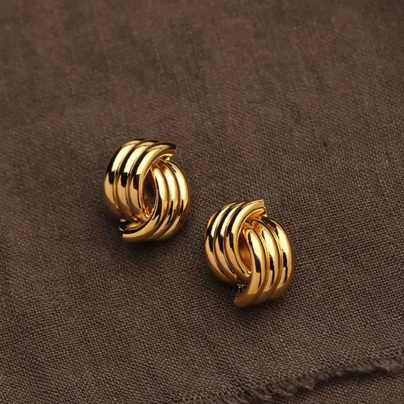 Pendientes de nudo entrelazado texturizados de tres capas brillantes a la moda para mujer, pendiente de acero inoxidable de Color dorado, regalo de joyería Vintage