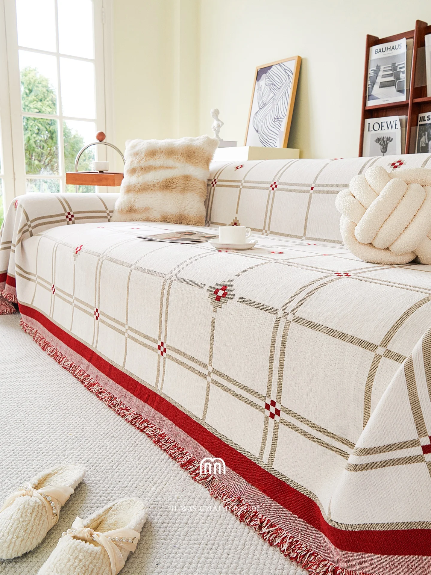 

Modern Luxury Red Sofa Cover Full Wrap Scratch Proof Living Room Decorative Fabric Towel Snail Pattern Sofa Sheet