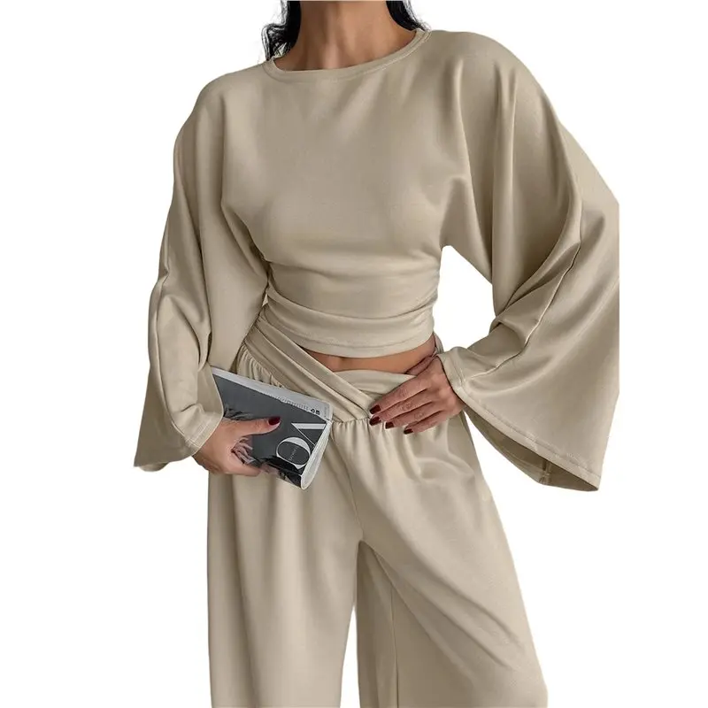 

Женские весенние спортивные костюмы CYL: комплект из свитшота с круглым вырезом и широких брюк