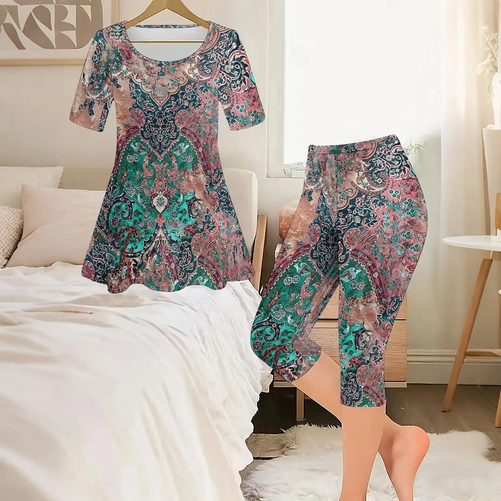 2pcs Fashion Print  Two Piece Set for Women Exercise Round Neck T-shirt  Casual Vacation Capri Pants