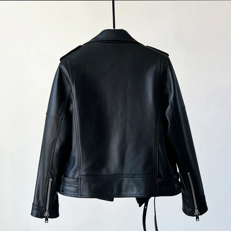 Moda Moto & Biker Giacca in vera pelle Cappotti per donna 2025 Nuova giacca in pelle con cerniera con rivetti con lacci Cappotti di pelle di pecora