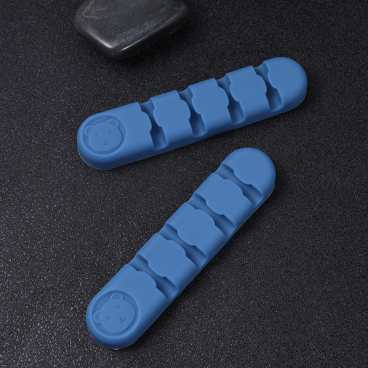 

2pcs Cable Management Self Adhesive Desk Organizer Wire Holder Clips for USB Cell Phone Audio Tidy Up Accessories
