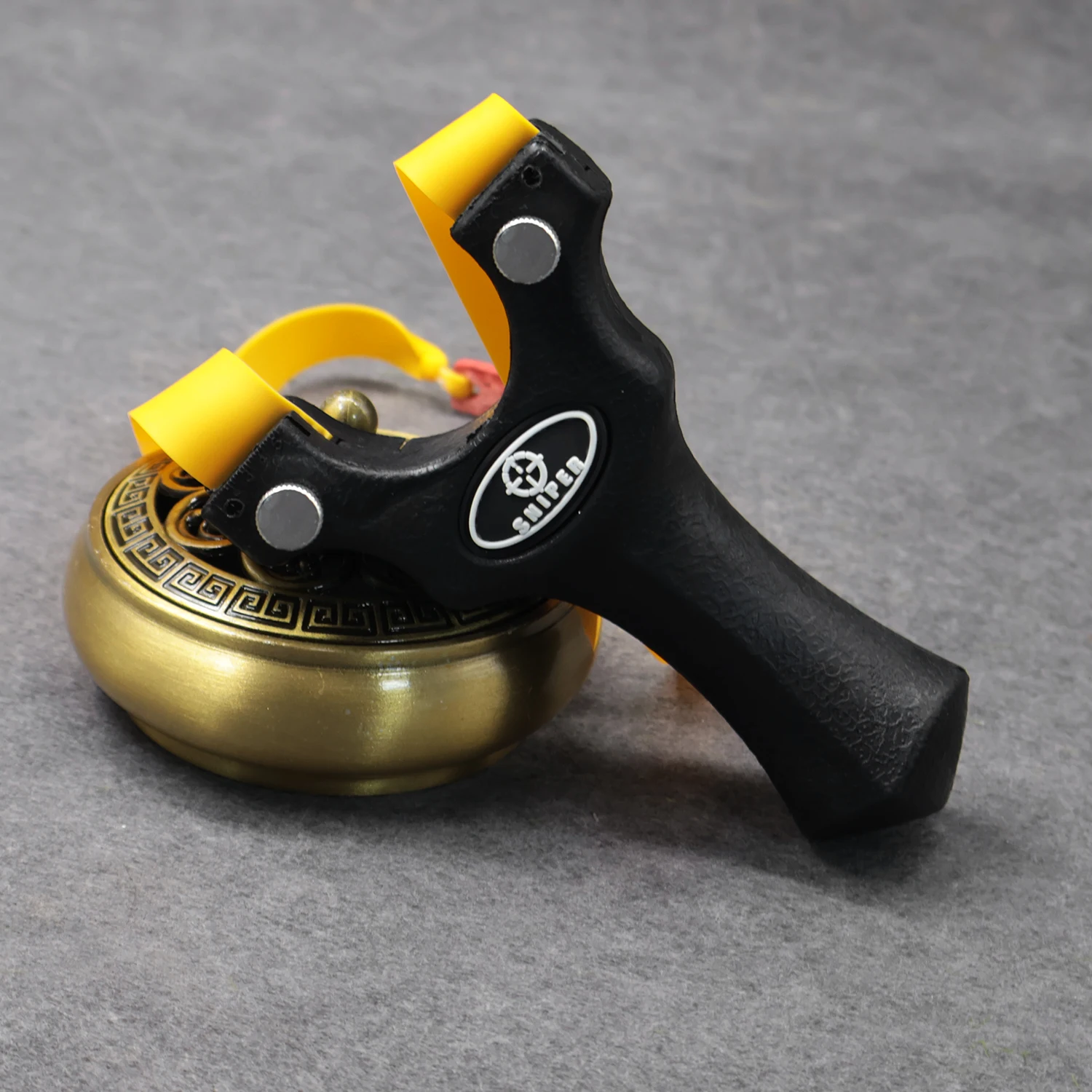 

Professional Black Resin Slingshot Anti-slip Pattern Classic Style Portable Hunting Shooting Slingshot Fiber Assisted Aiming