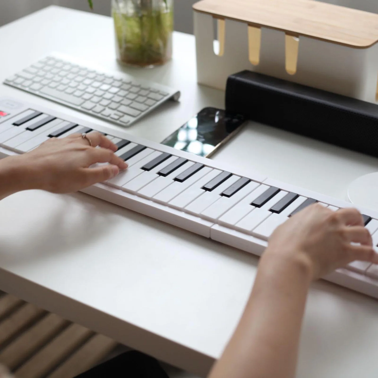 61-Key Foldable Electronic Piano Multifunctional Electronic Piano Keyboard with LED Display Built-in Rechargeable Battery