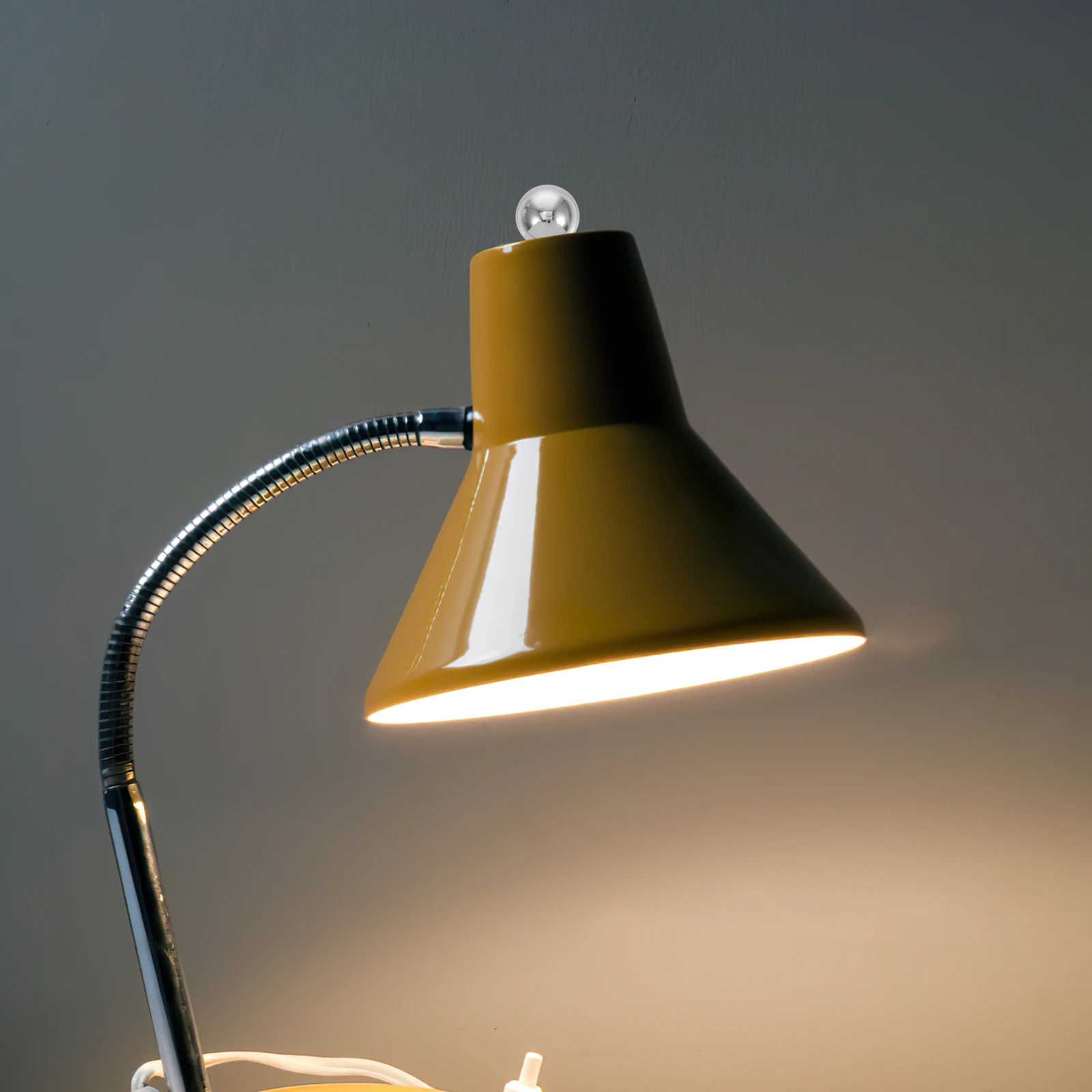 

Metal Desk Lamp Decorative Finial Lampshade Holder Interchangeable Shades Iron Material Sturdy Construction Ball Knob Cap Lamp