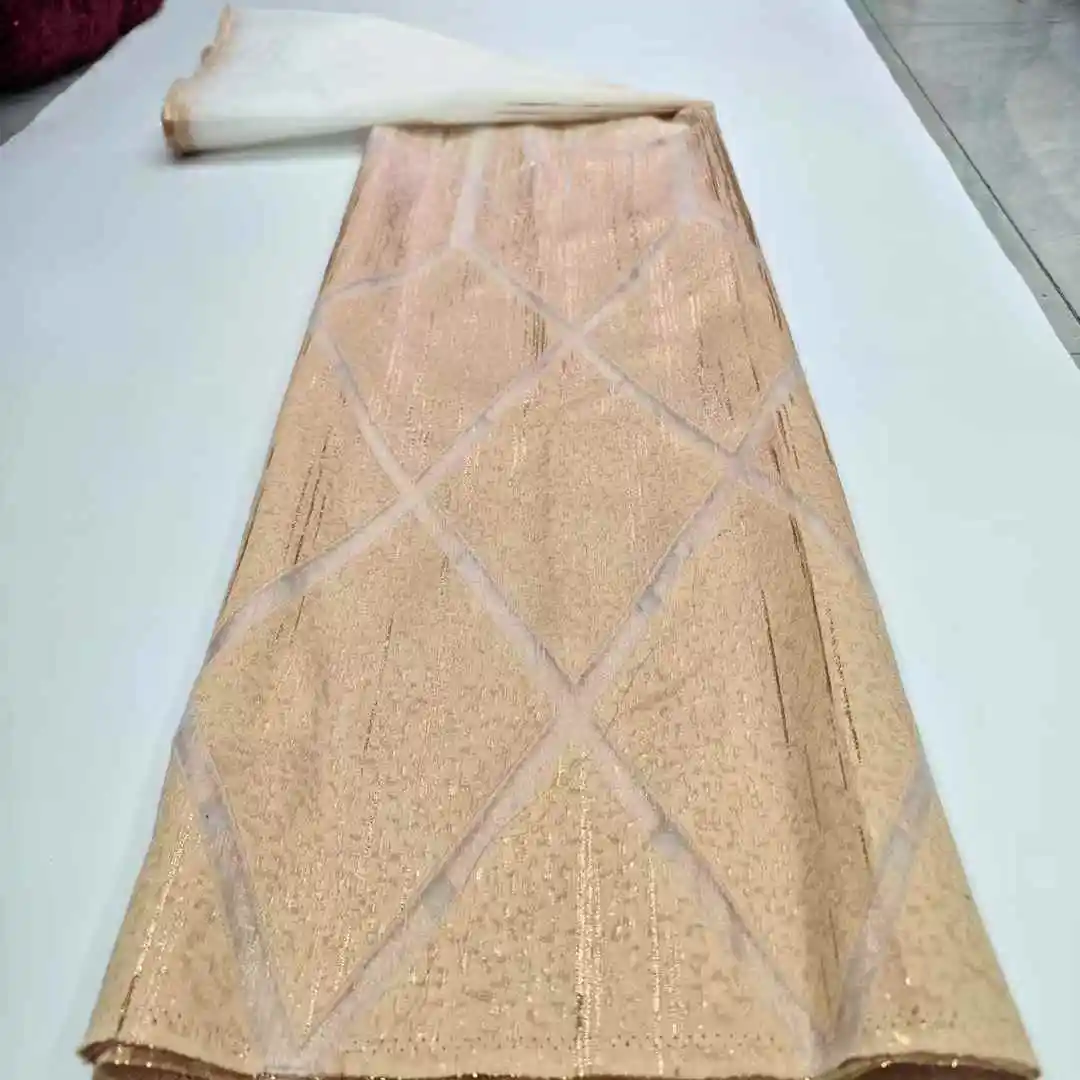 ไนจีเรียผ้าลูกไม้ Jacquard สีขาว 2025 คุณภาพสูงแอฟริกันผ้าลูกไม้และผ้าหรูหราชุดปาร์ตี้สําหรับผู้หญิงเย็บ