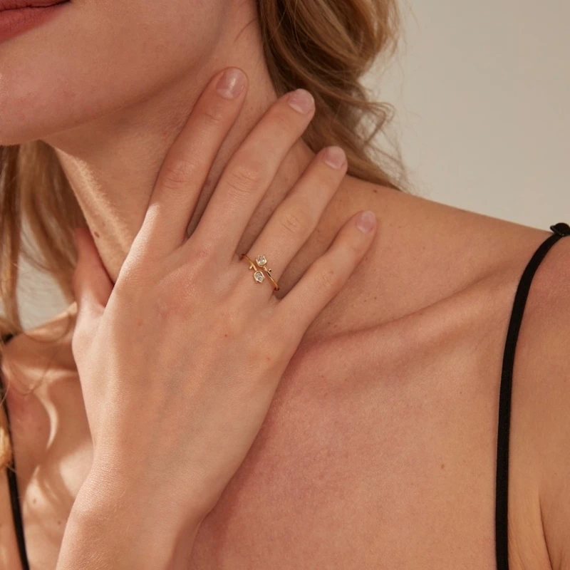 مجموعة عصرية متألقة مع حلقة قابلة للتعديل من أزهار الزركون الوردية، مناسبة لهدايا مجوهرات الحفلات اليومية البسيطة للنساء