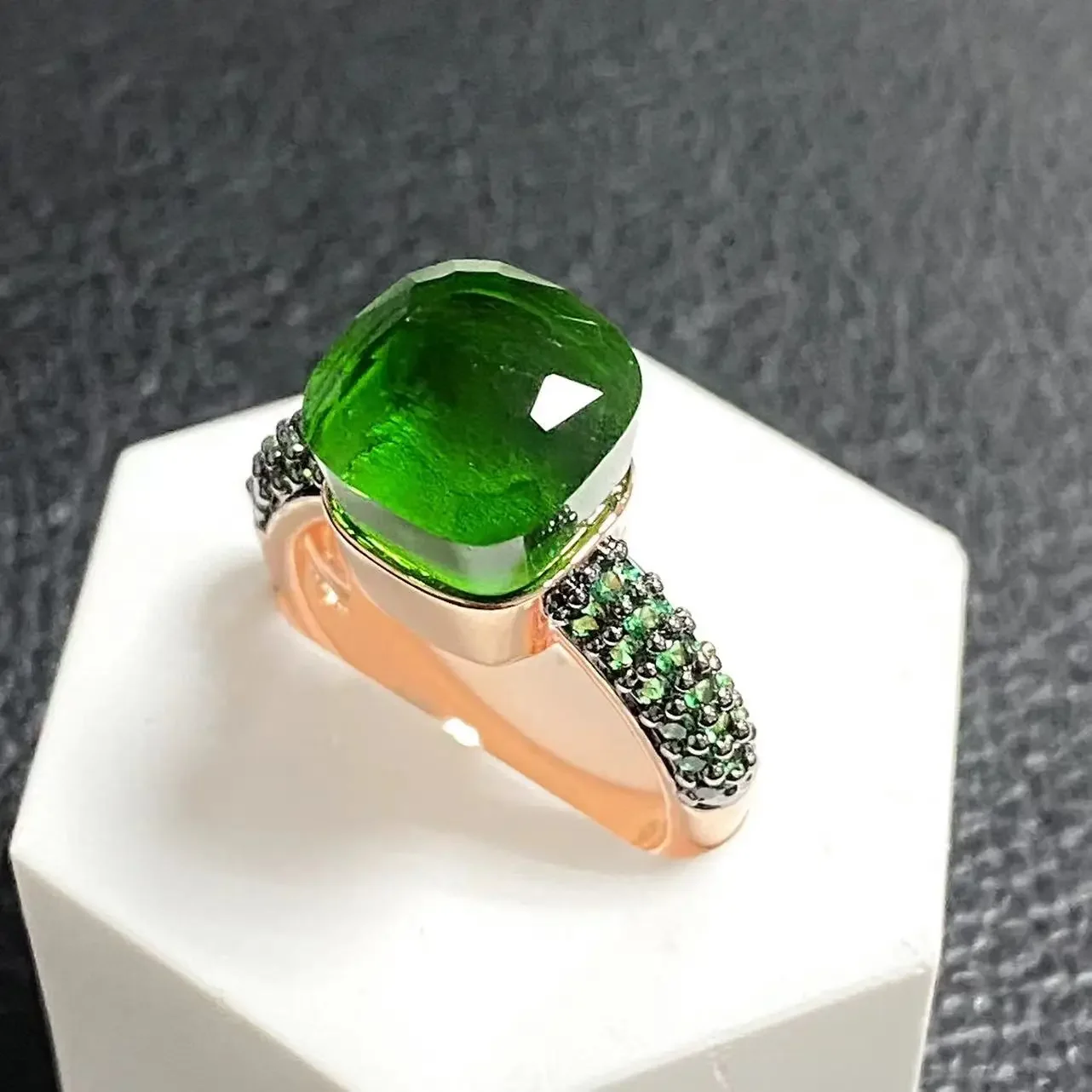 Emerald Ring for Women Green Zircon Inlay Rose Gold & Black Gun Plated 30 Colors Candy Crystal Style Jewelry Birthday Gift