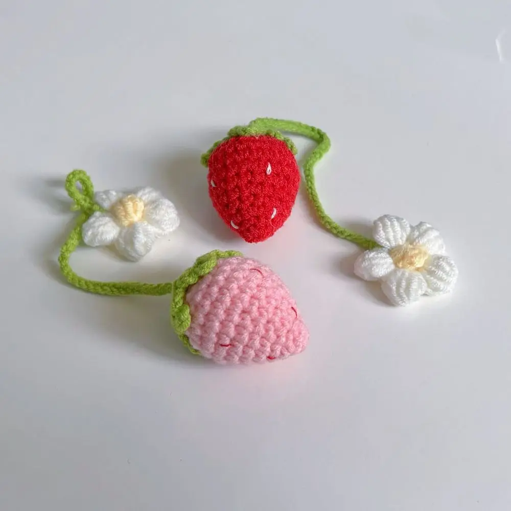 Handmade Knitted Strawberry Keychain Keyring Women Crocheted Wool Flower Leaf Pendant Car Key Ring Chain Handbag Charms Gifts