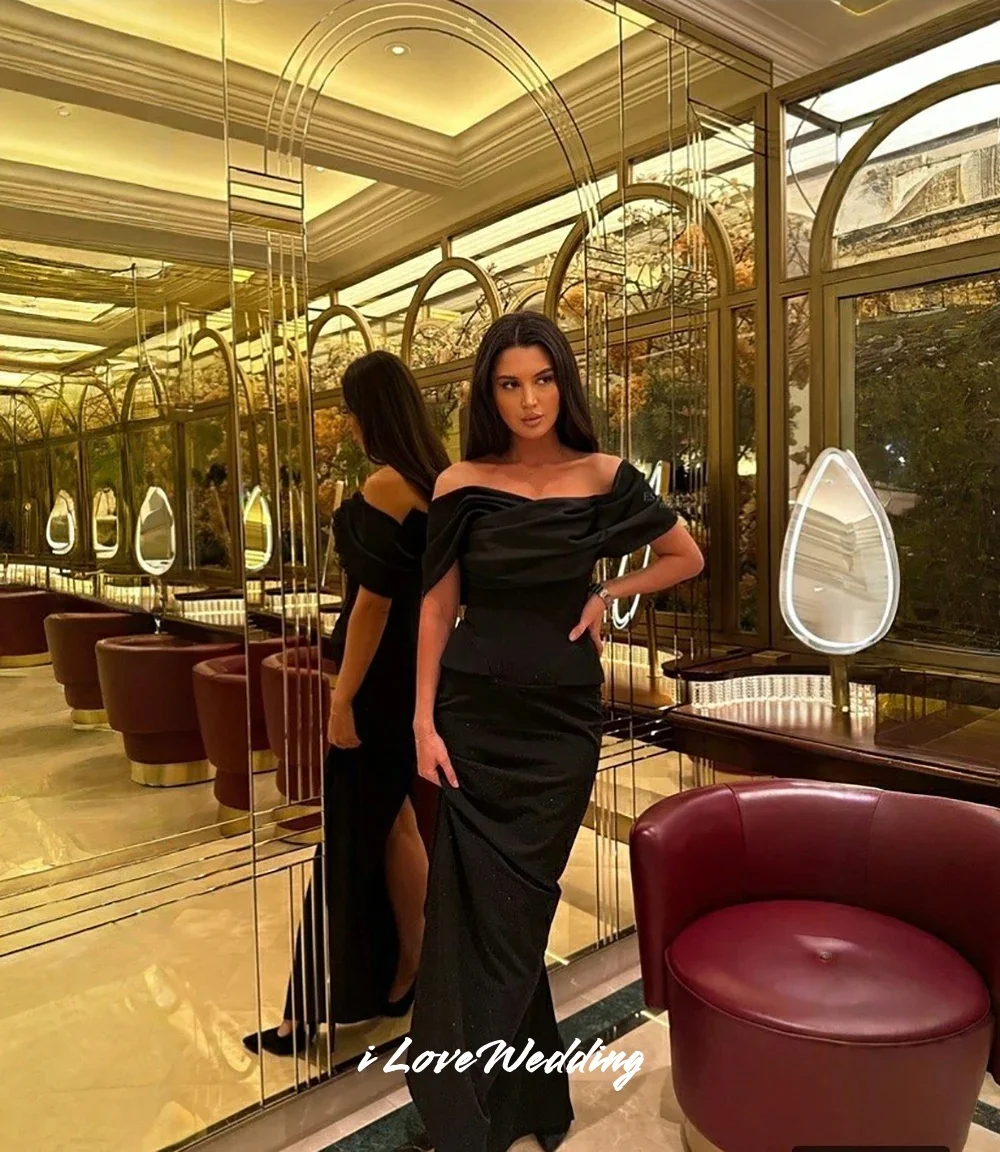 Schwarze schulterfreie Abendkleider 2025, Satin, Meerjungfrau, geteilte Ballkleider, bodenlang, Falten, Hochzeits-Party-Kleider, individuell gestaltet