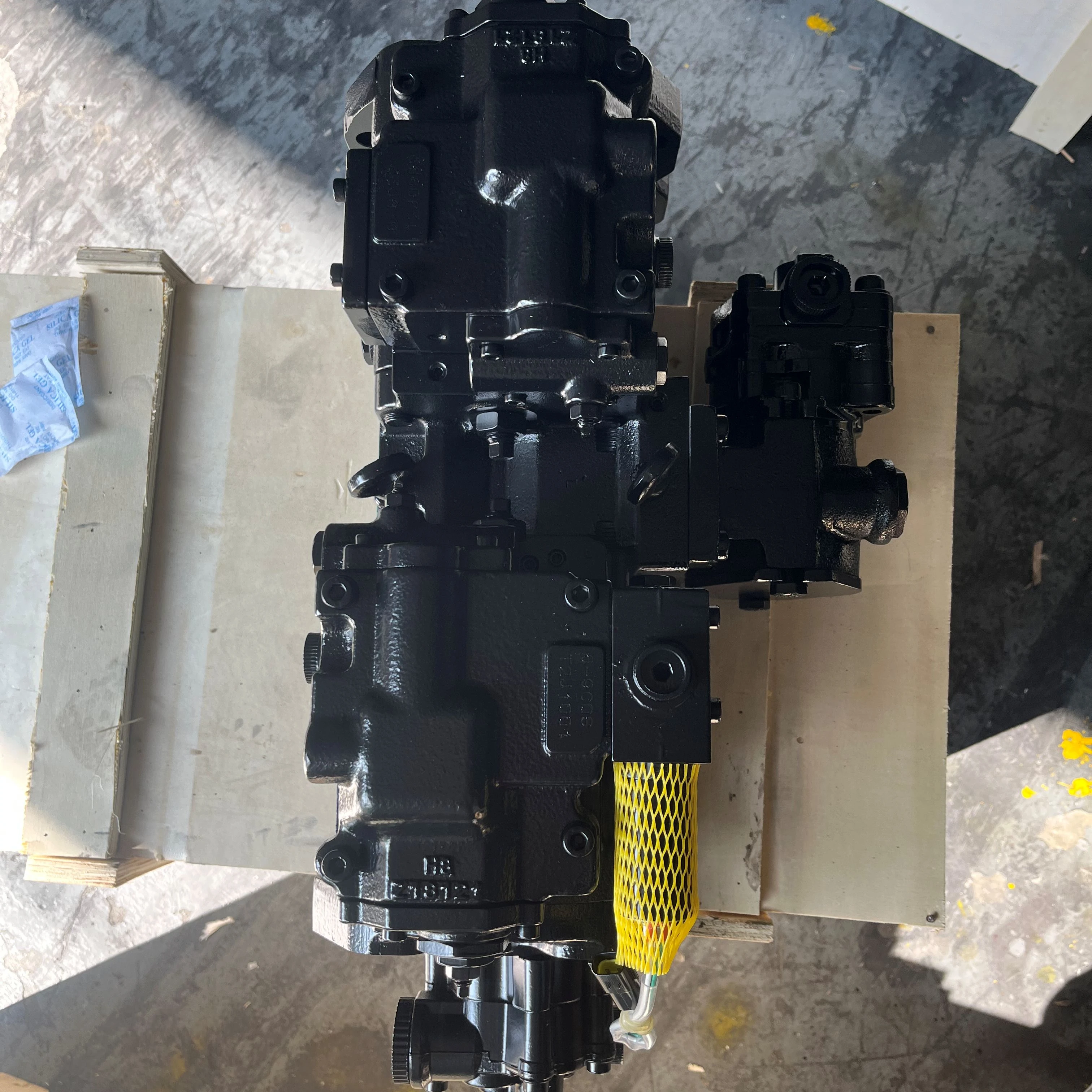 

Гидравлический аксиально-поршневой насос для экскаватора Sk135sr, модели Yy10V00001f1, K3V63dtp-9n, Pompa Yy10V00001f3