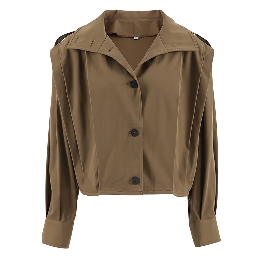 سترة بياقة كاكي بتصميم بسيط وأنيق بصدر واحد، معطف واق من المطر جديد لموسم أزياء خريف 2025.