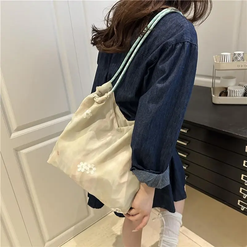 

Elegant Flower Handbag Shoulder Bag High Capacity Fashion Delicate Bag Versatile Trend Women Commuter Armpit Bag Fresh Style New