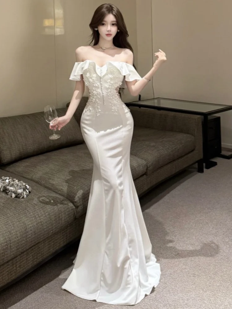 Abito lungo da festa con fiori ricamati di lusso di nuova moda Abito da sera con scollo a barchetta con volant da donna Abiti da sirena a tromba dimagranti