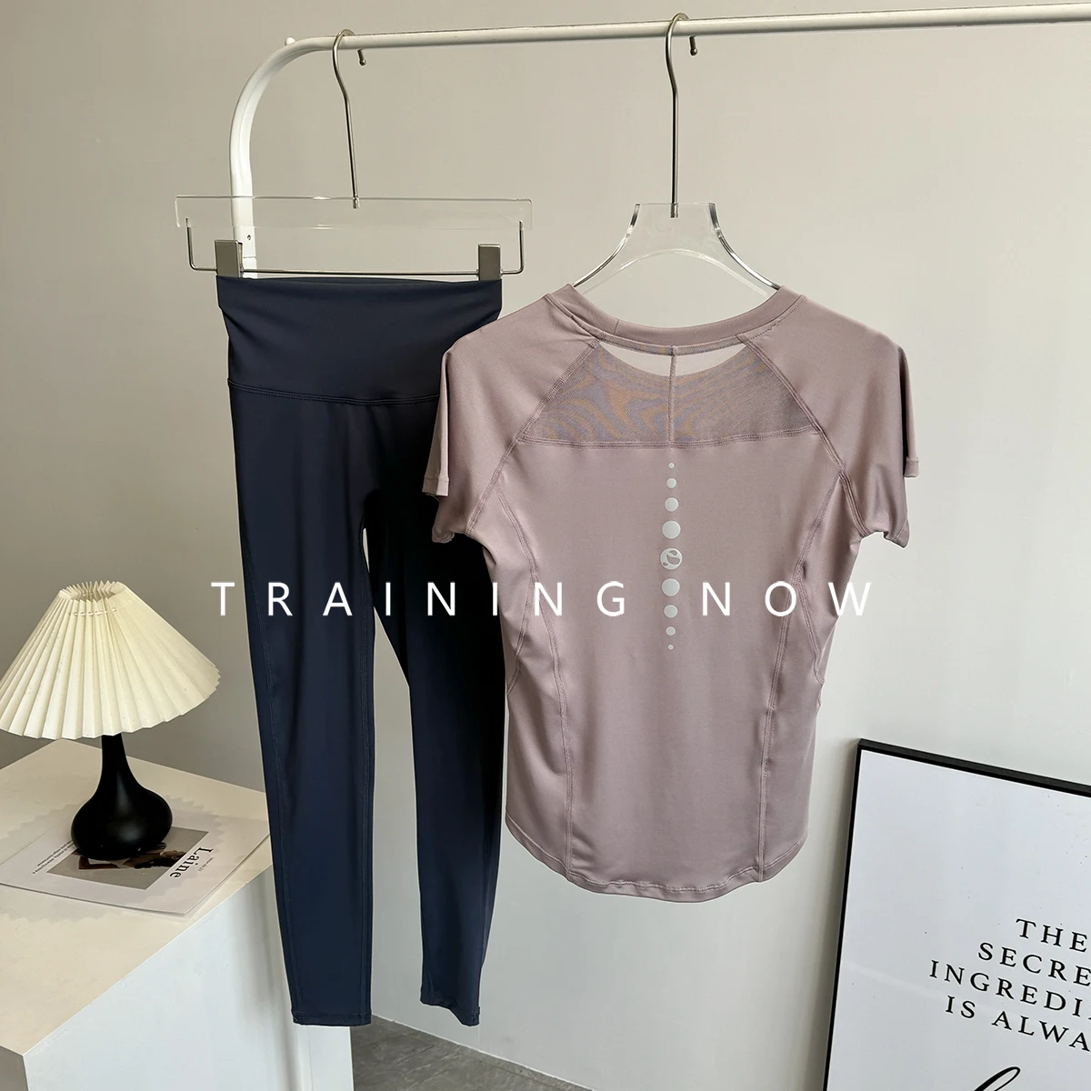 بدلة رياضية للنساء في الصيف، بدلة يوجا لياقة بدنية لليوجا بيلاتيس رفيعة سريعة الجفاف وأكمام قصيرة