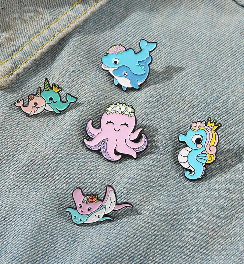 Alfileres de solapa de pulpo de caballito de mar, insignia de bolso de camisa, joyería de dibujos animados del mar oceánico, broche de esmalte de organismo marino, Animal personalizado, Delfín