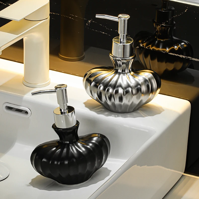 Luxury Vintage Twisted Linear Ceramic Lotion Bottle Silver Hand Sanitizer Dispensing Bottle Soap Dispenser Bathroom Accessories