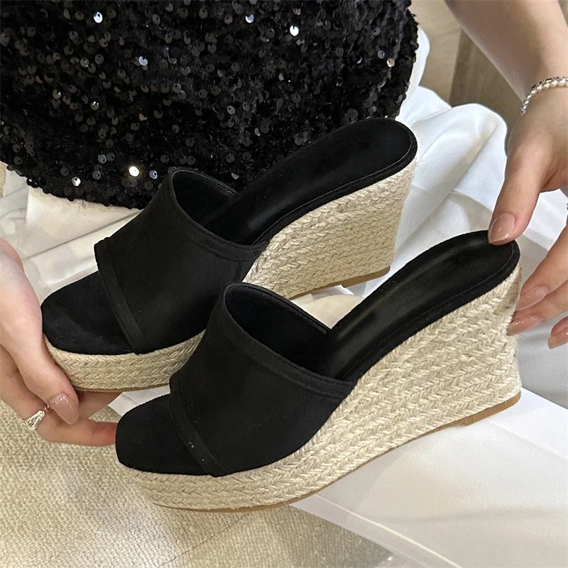 

Eilyken/Новые летние женские тапочки, модные однотонные туфли на танкетке из ротанговой ткани, лаконичные сандалии с открытым носком