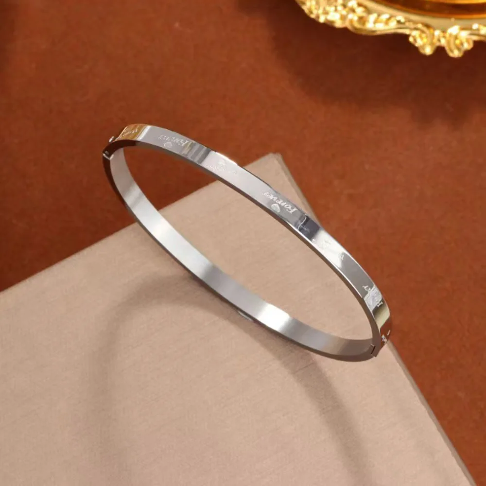

Engraved with "I LOVE YOU" stainless steel couple bracelet, high-quality waterproof jewelry, lover's gift