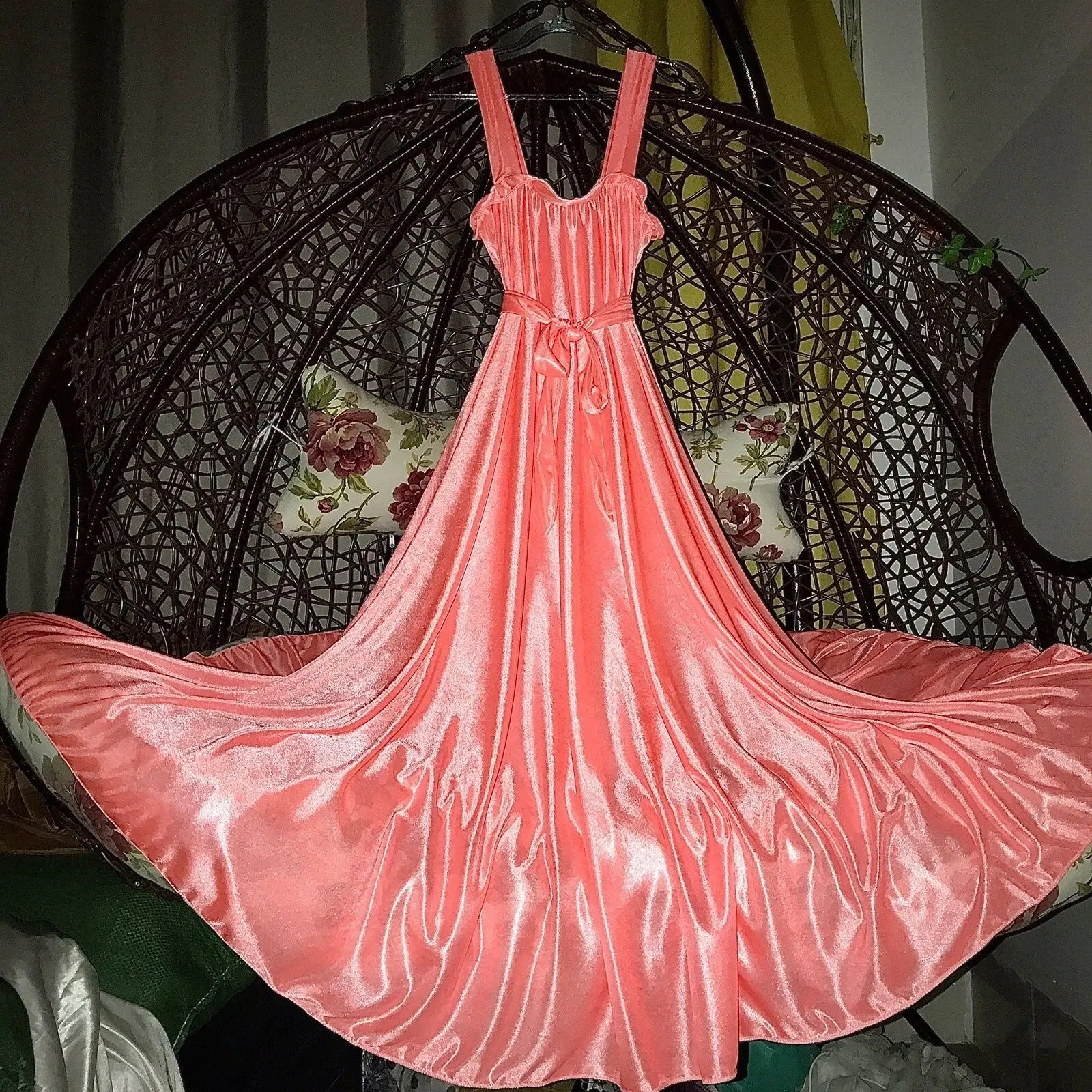 

Glossy Women Ruffles Satin Sleeveless Dress Loose Maxi Dress Plus Size Sleeping Pajamas Robe