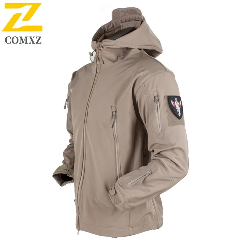 

COMXZ куртка из софтшелла, осенне-зимняя легкая роскошная дорожная ветрозащитная куртка с капюшоном, модная удобная одежда для охоты на открытом воздухе