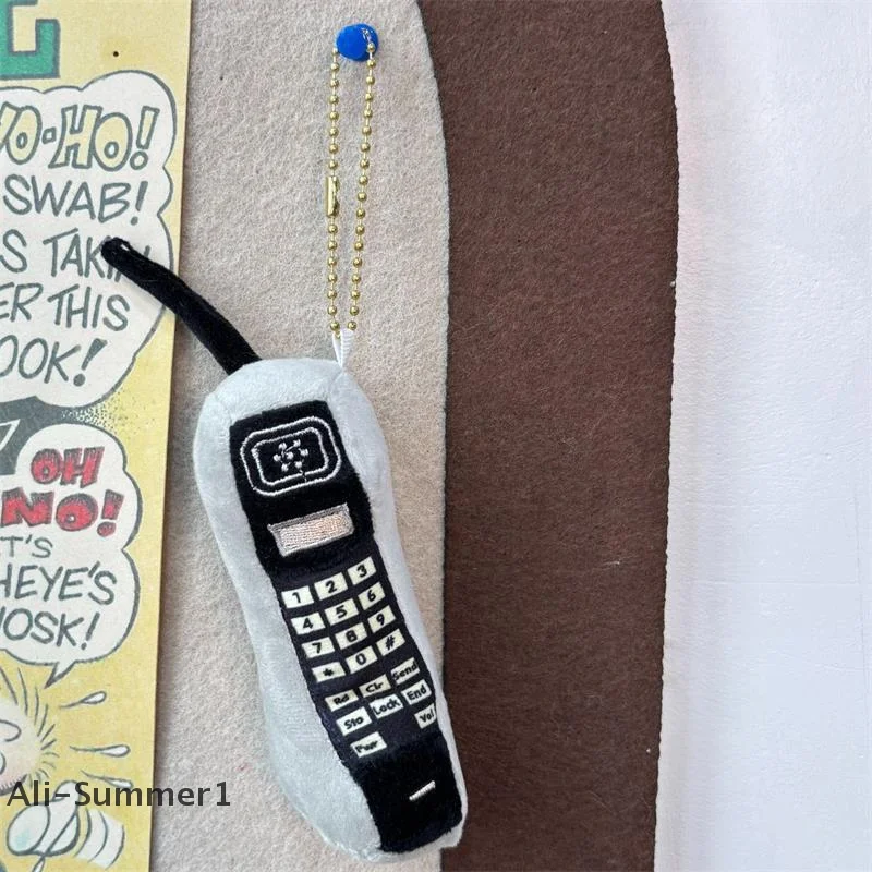 Simpatico telefono cellulare di simulazione creativa bambola di peluche giocattolo portachiavi ciondolo ragazza ragazzo zaino borsa con ciondolo ornamenti regali di compleanno divertenti