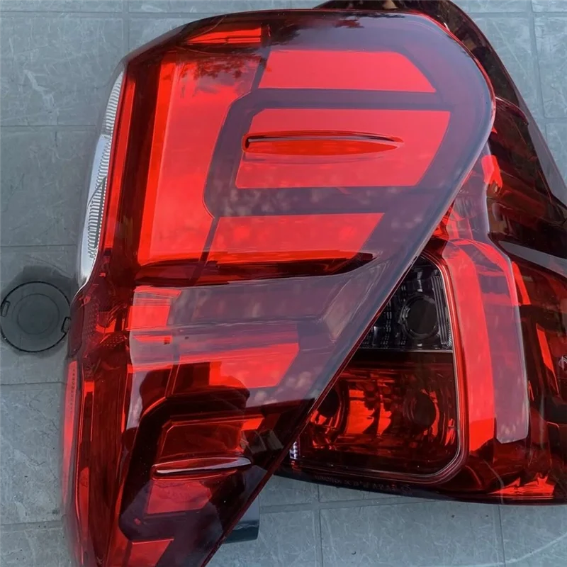 

ABQA-Car Combination Tail Light (Right) for Toyota HILUX 2015- Brake Light Turn Signal Light 81550-0K260