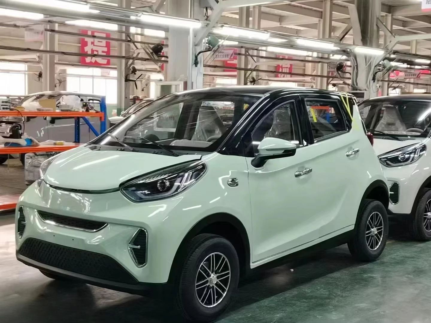 New energy electric vehicles are suitable for daily travel by adults