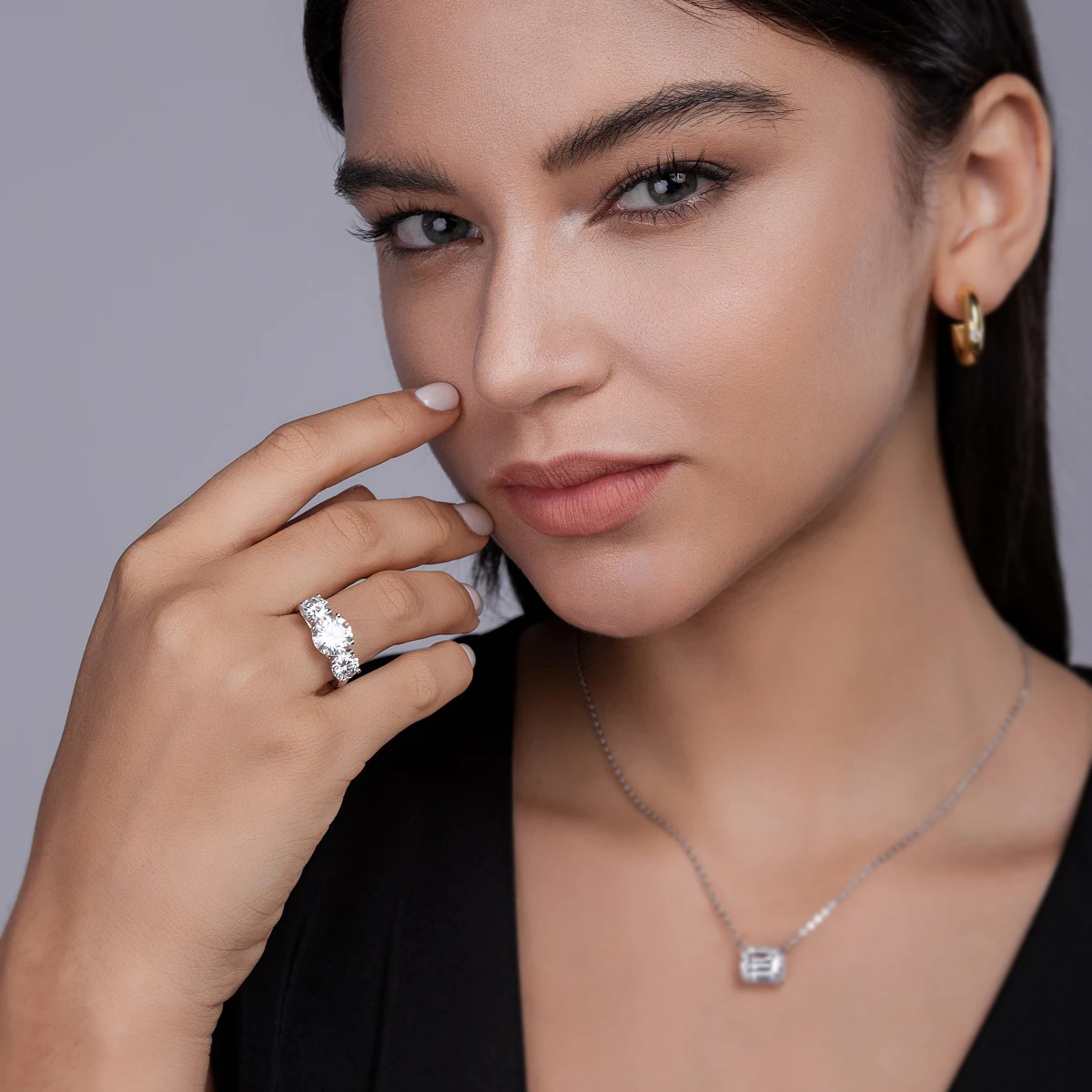 

JIUZUAN 3 Carat Three-Stone Moissanite Ring - S925 Silver, 18K Gold Plated, Hypoallergenic, Perfect for Engagement & Wedding