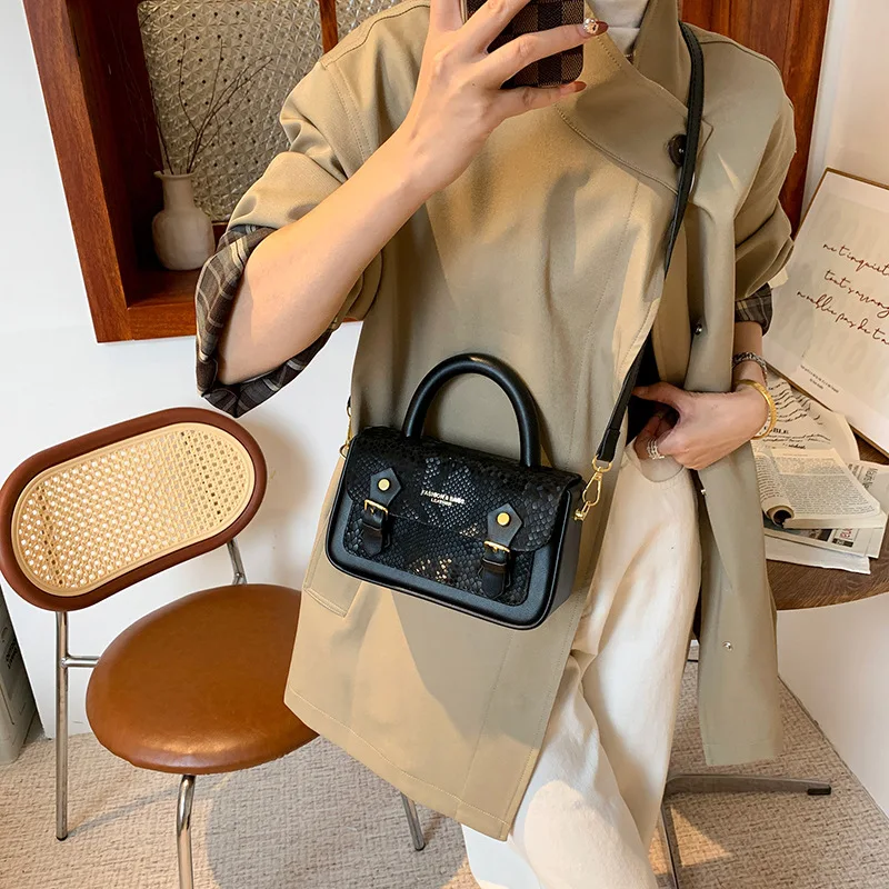 

2025 New Luxury Small Square Bag for Women Designer Crossbody Bag Vintage Chic Handbag Fashion Shoulder Purse Evening Party